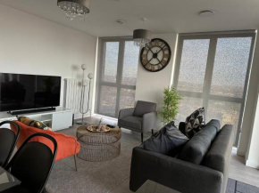 Immaculate 2-Bed Apartment in east London